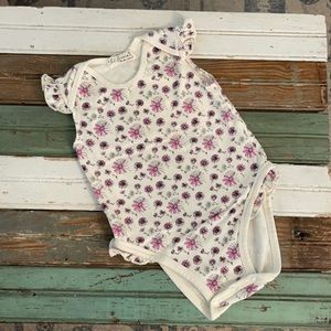 Adorable lil lemons outfit.